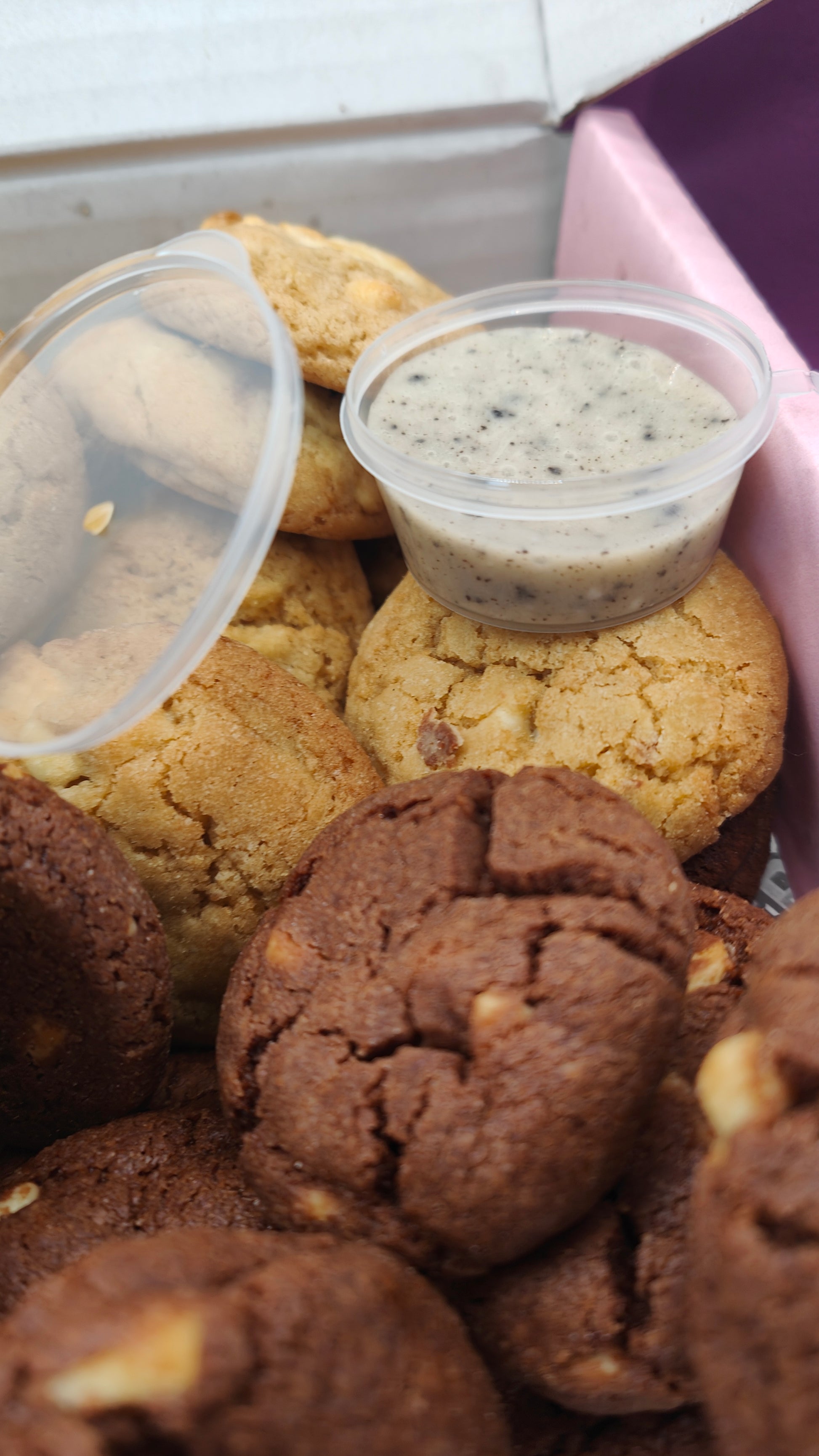 Best Seller Sharebox - 40 Cookie Dipping Dunking Box with 3 Dips- Snack Biscuit Dessert