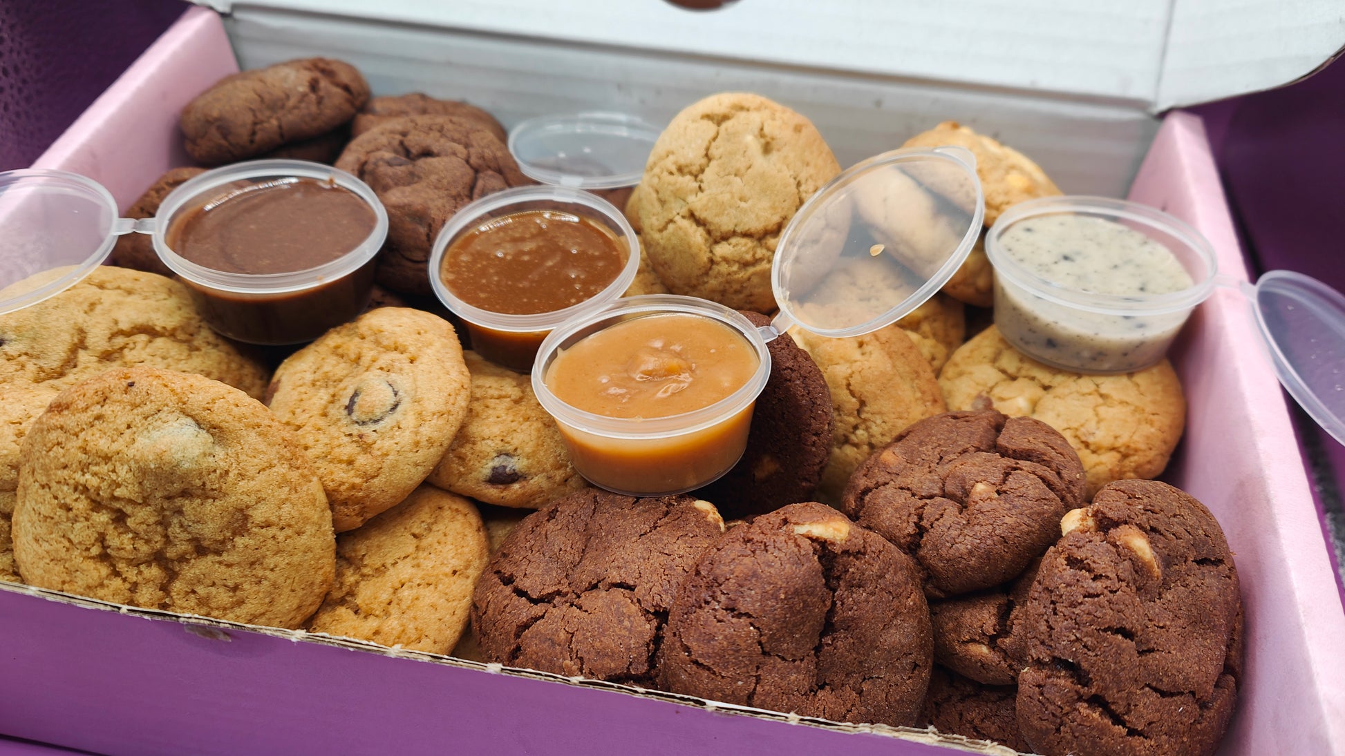 Best Seller Sharebox - 40 Cookie Dipping Dunking Box with 3 Dips- Snack Biscuit Dessert