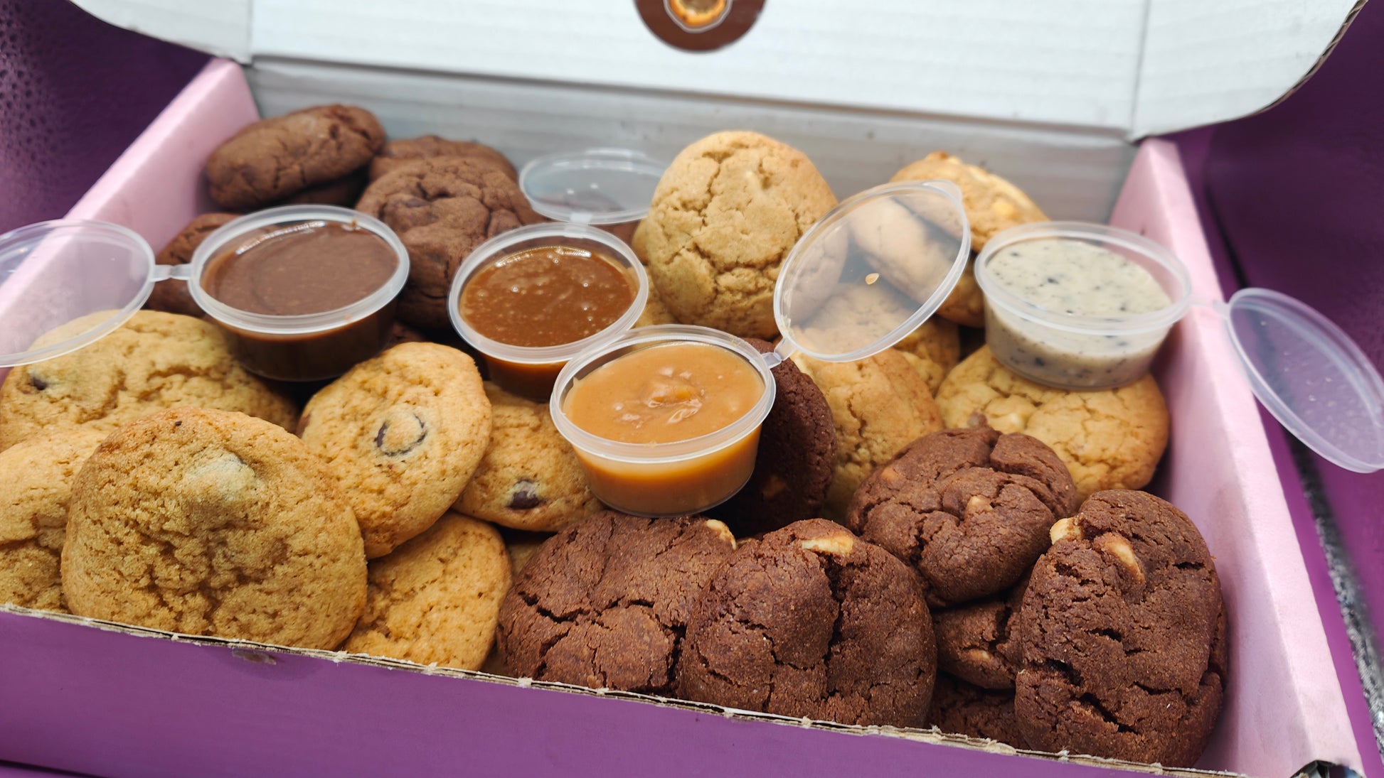 Best Seller Sharebox - 40 Cookie Dipping Dunking Box with 3 Dips- Snack Biscuit Dessert