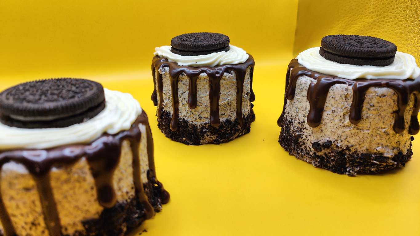 Cookies & Cream Oreo Cake