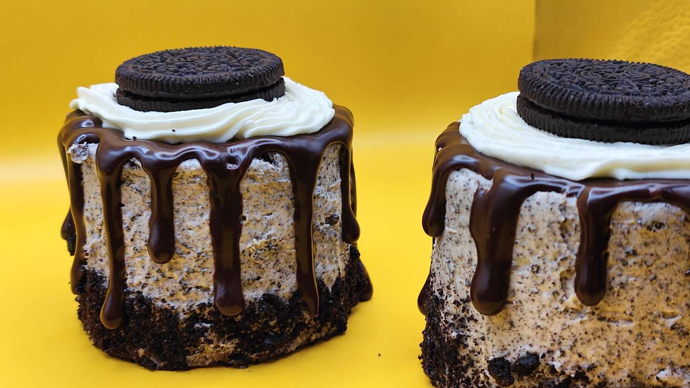 Cookies & Cream Oreo Cake