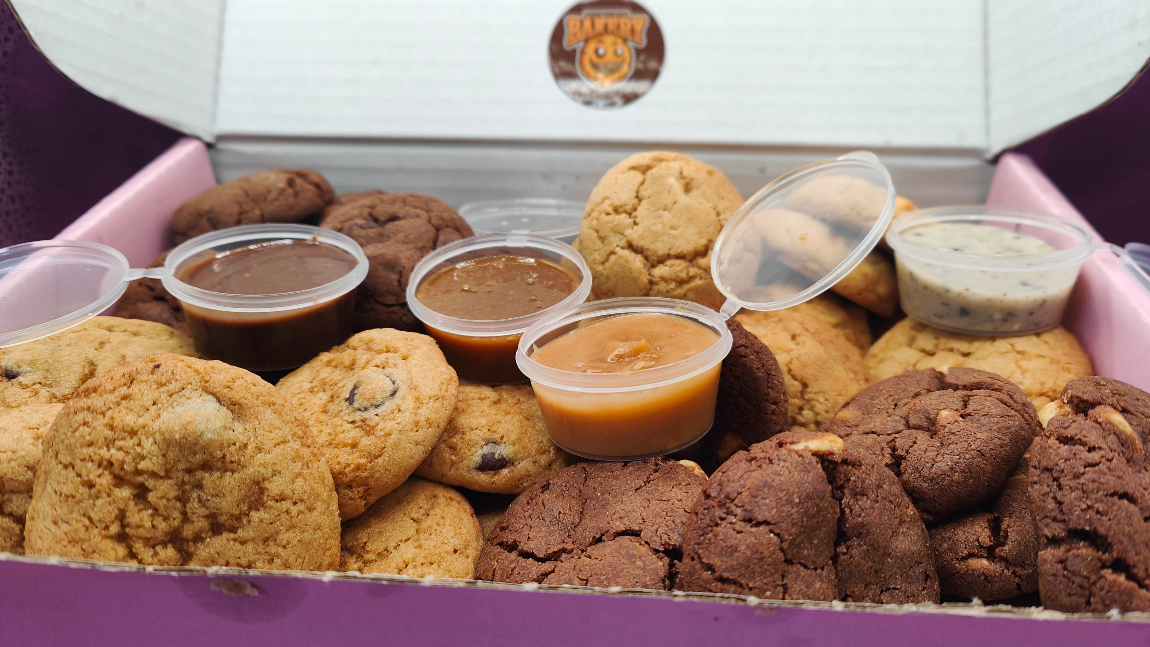 Megabox – 50 Cookie Dipping Dunking Box with 4 Dips