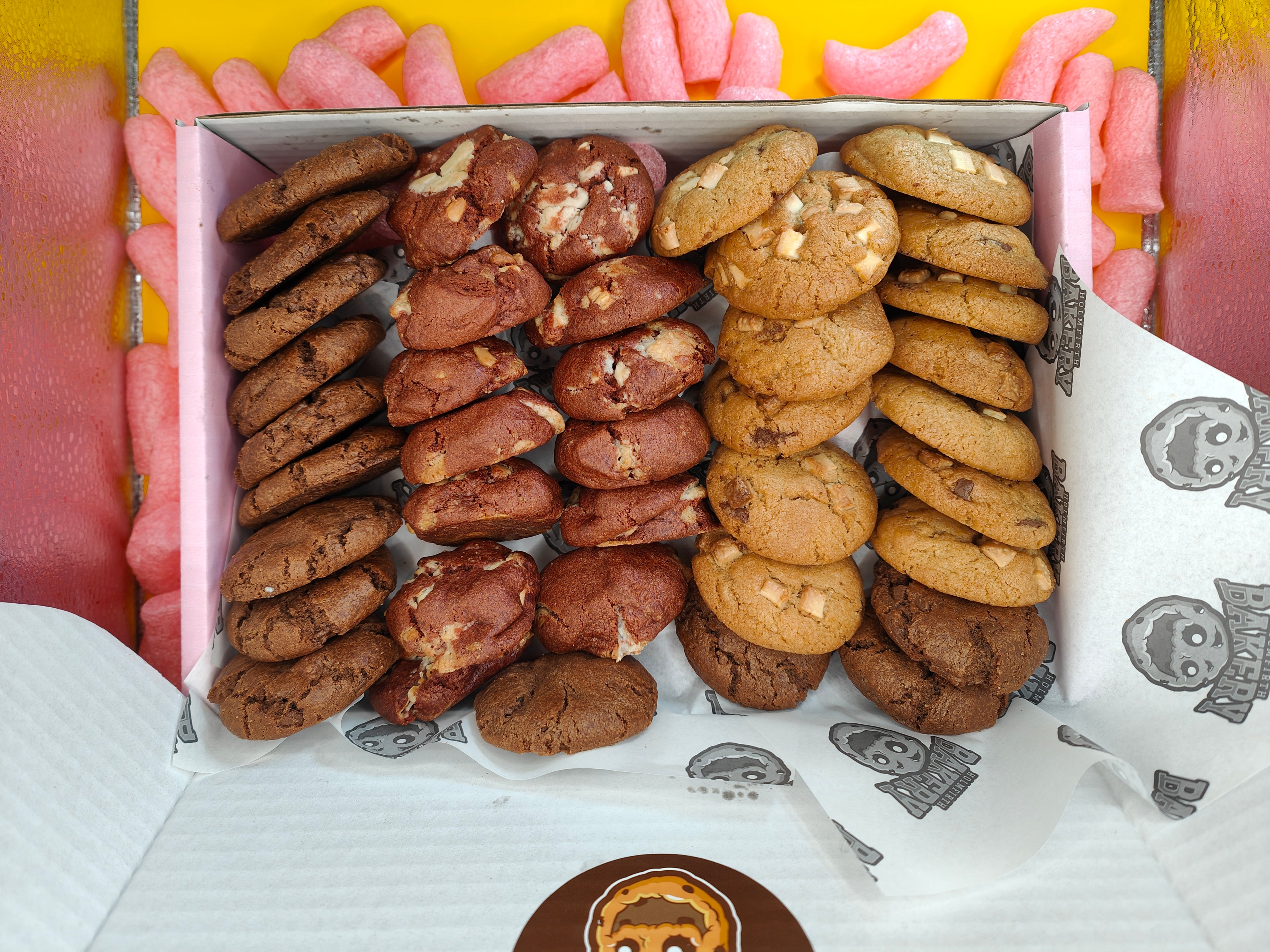 Red Velvet Sharebox – 40 Cookie Dipping Dunking Box with 3 Dips - Snack Biscuit Dessert