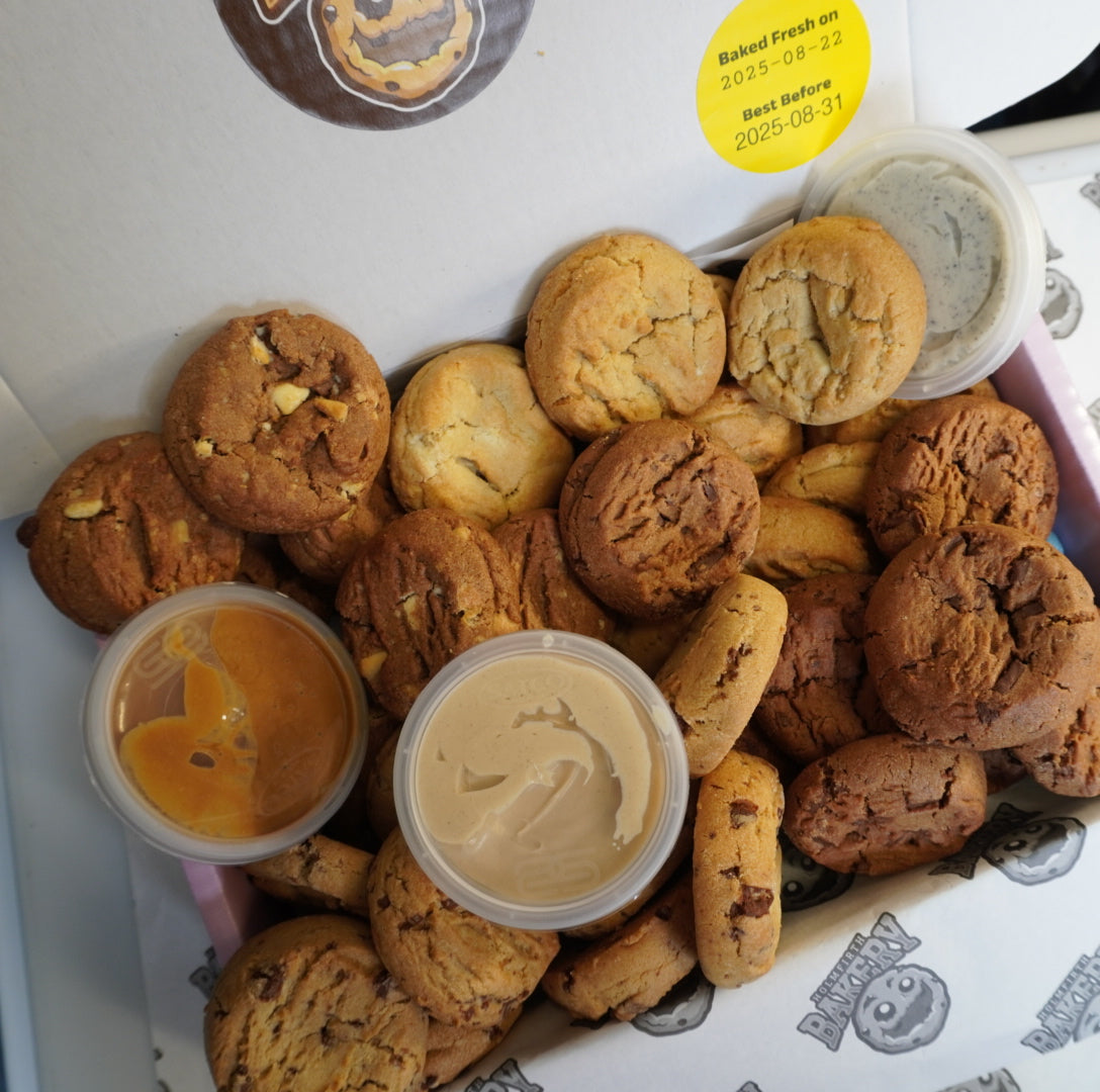Best Seller Snackbox 20 Cookie 4 Flavour Dipping Dunking Cookies + 2 Dips