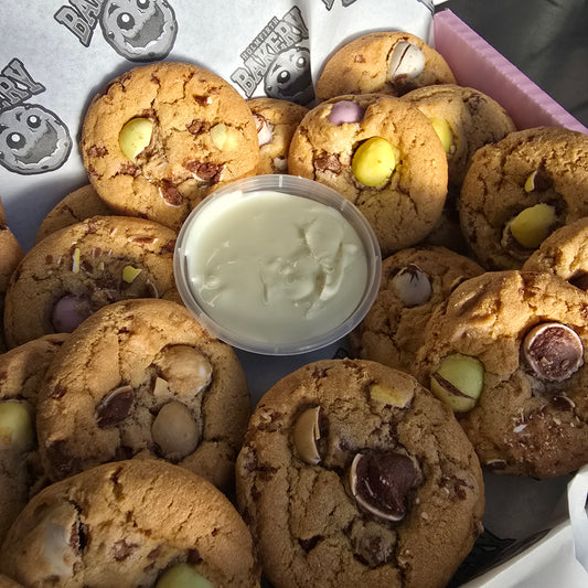 Mini Egg Snackbox 20 Cookies Dipping Dunking Cookies + 2 Dip