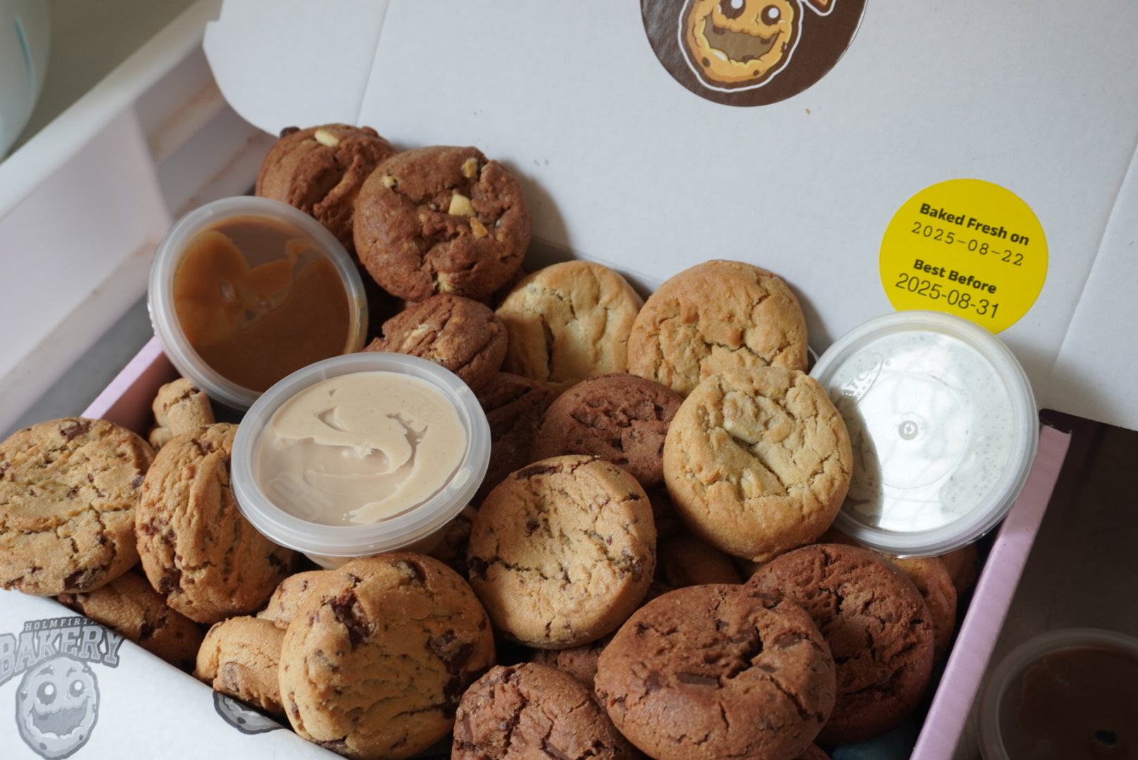 Best Seller Sharebox 40 Cookie 4 Flavour Dipping Dunking Box with 3 Dips