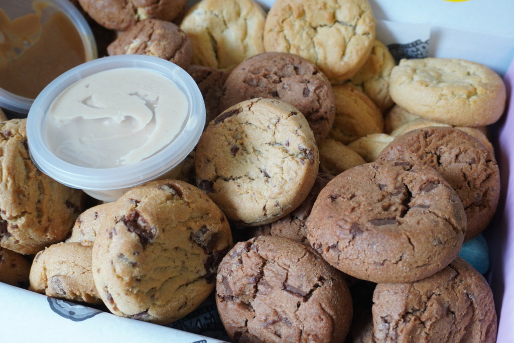Best Seller Sharebox 40 Cookie 4 Flavour Dipping Dunking Box with 3 Dips