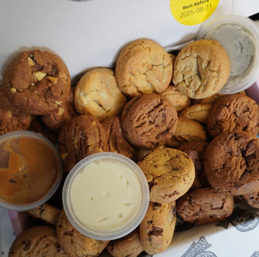 Best Seller Snackbox 20 Cookie 4 Flavour Dipping Dunking Cookies + 2 Dips
