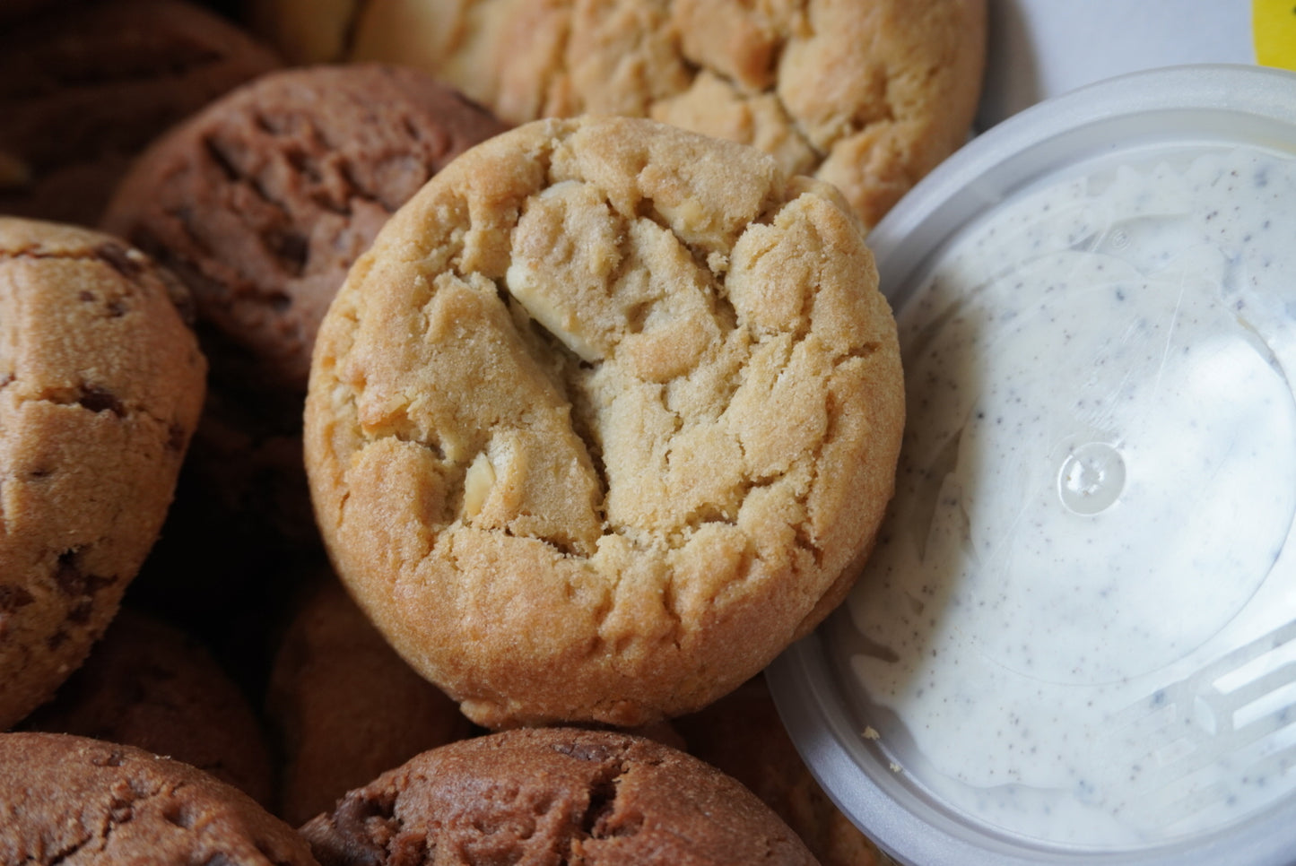 Best Seller Snackbox 20 Cookie 4 Flavour Dipping Dunking Cookies + 2 Dips