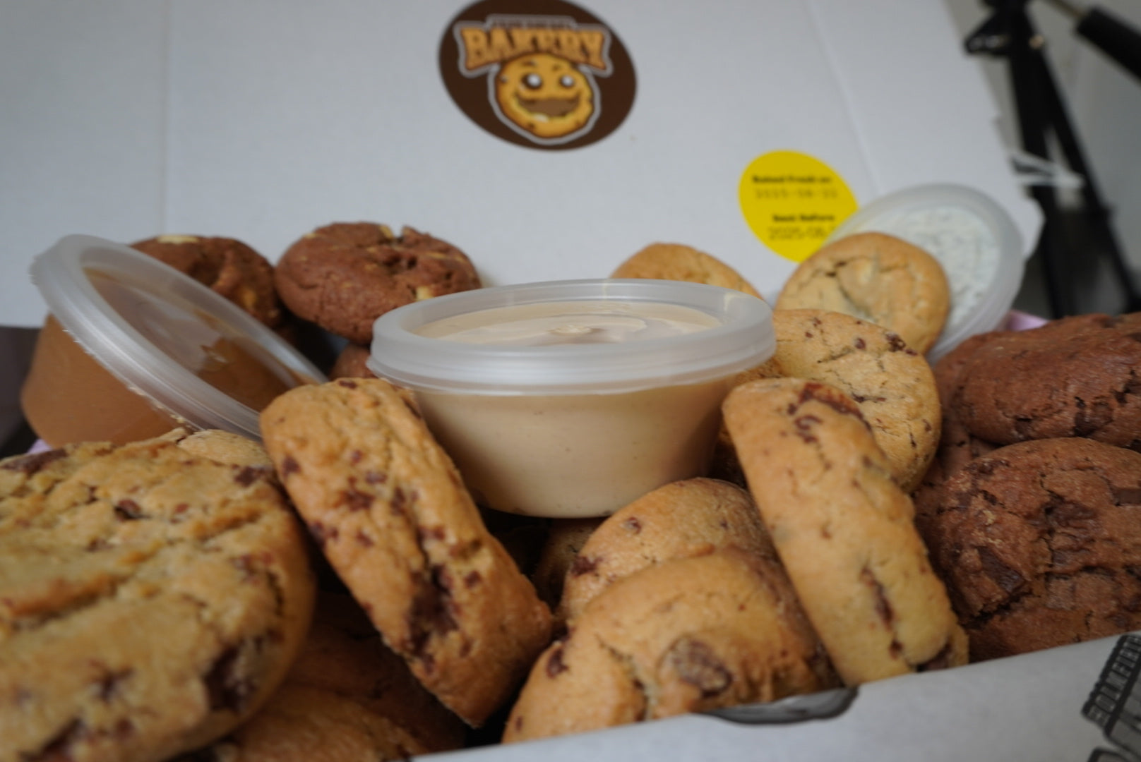 Best Seller Snackbox 20 Cookie 4 Flavour Dipping Dunking Cookies + 2 Dips